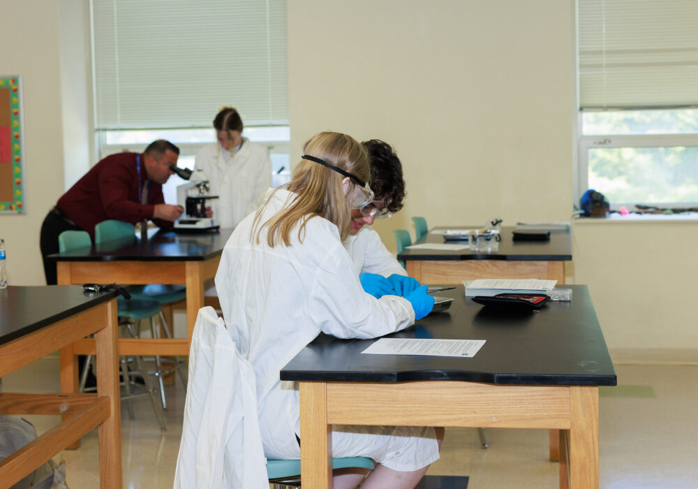 TEC-student-on-science-lab TEC-student-on-science-lab